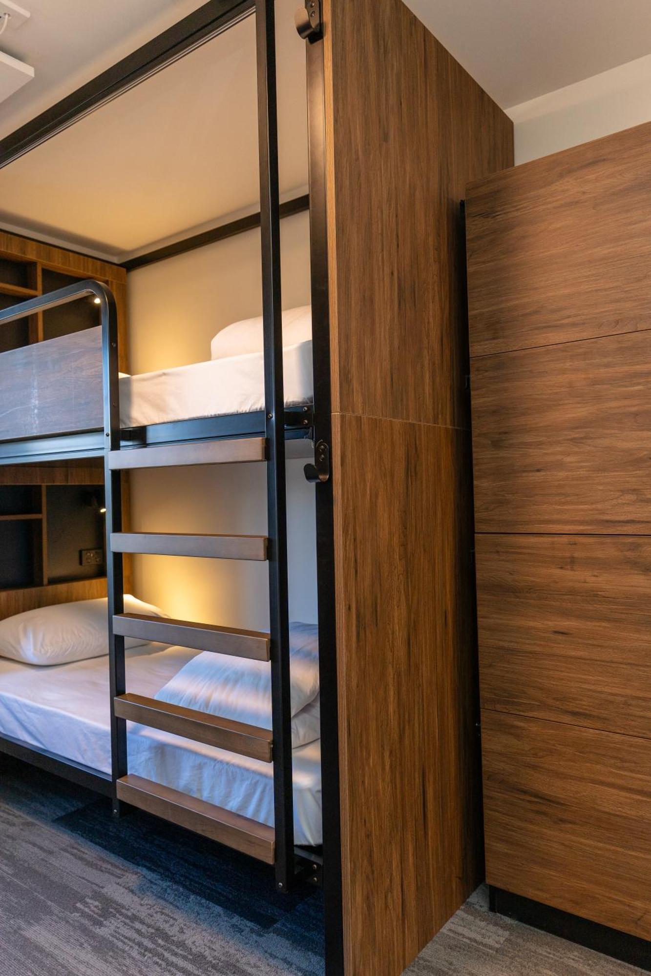Haka House Wellington Hostel Ngoại thất bức ảnh A bunk bed in a capsule hotel